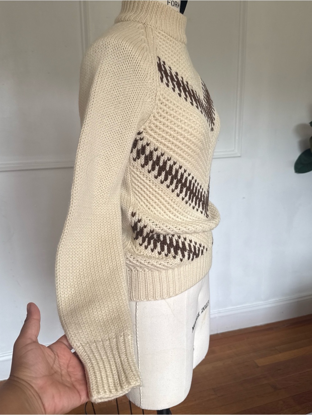 American Vintage Cream Sweater with Brown Chevron Detail - Picture 2 of 8